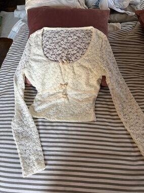Lace Long-Sleeve Crop Top in Cream